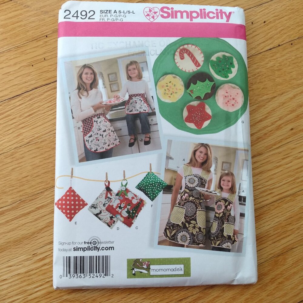 Child and Adult Apron & Play Food Cookies Toys Sewing Pattern Simplicity 2492 UC
